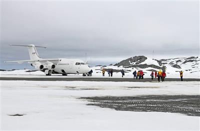 Aankomst op poolstation Frey, King George Island, Antarctica