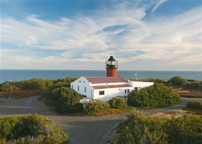 Faro Delgada op de gelijknamige kaap op het schiereiland Valdés, Argentinië