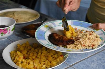 Lunch, Help een handje bij de locals, Arenal