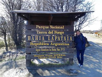 Simone aan het einde van de Panamericana in Tierra del Fuego