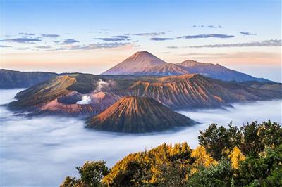 Zonsopgang bij de Bromo-vulkaan